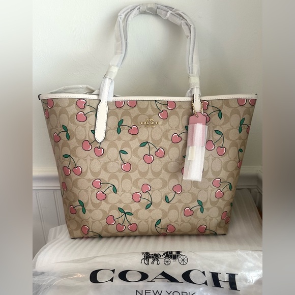 NWT Coach City Tote In Signature Canvas With Heart Cherry Print - Picture 7 of 7